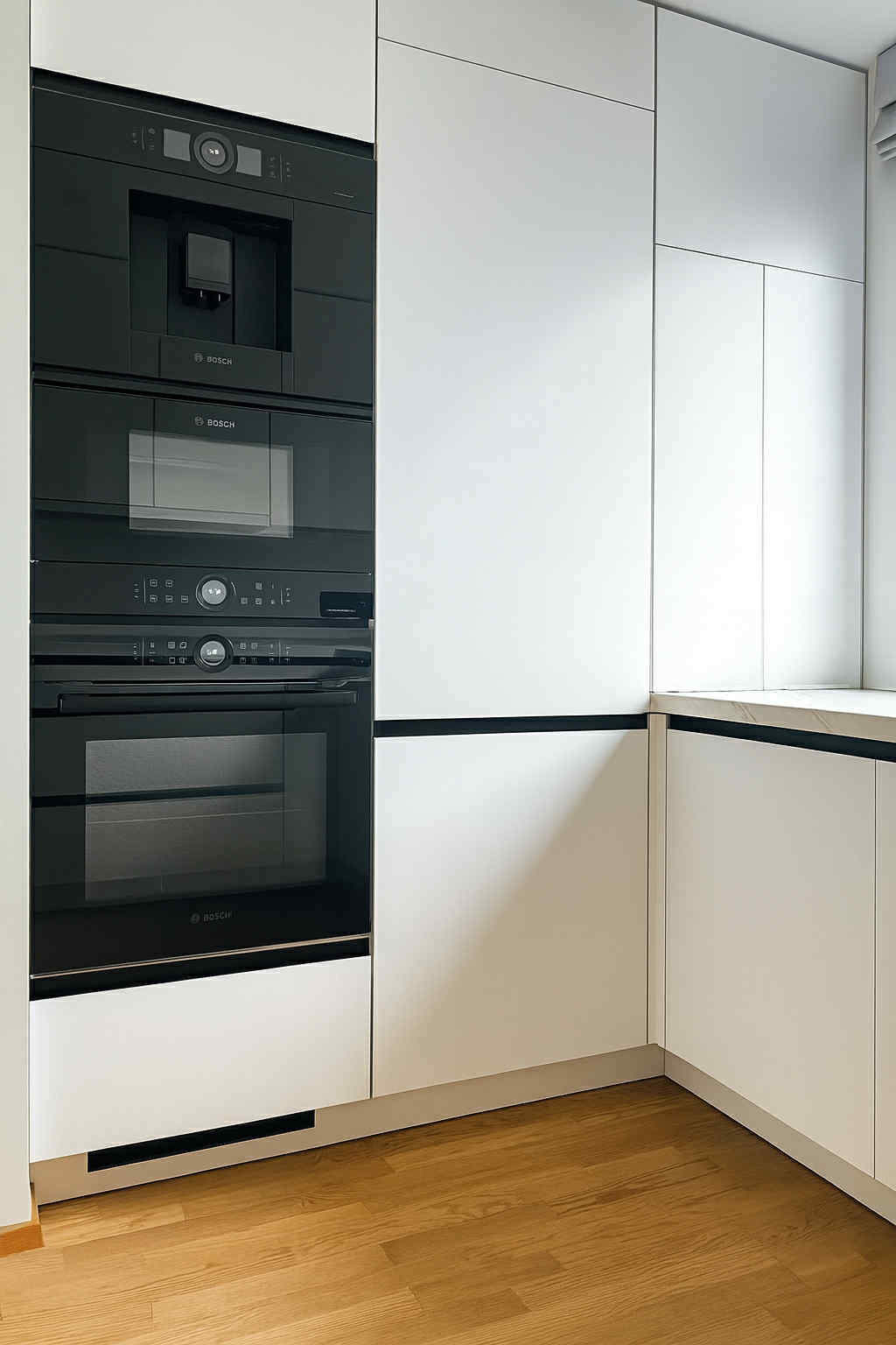 Kodumasinate püstak pärast parandust mustade liistudega